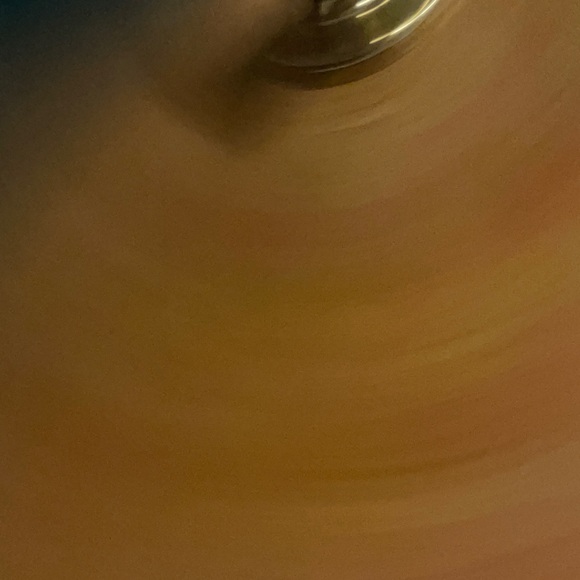 Elegant White Sleeveless Top - Picture 6 of 8